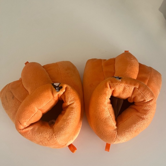 Penguin Slippers Baby Shoes Size 5 - Picture 8 of 8